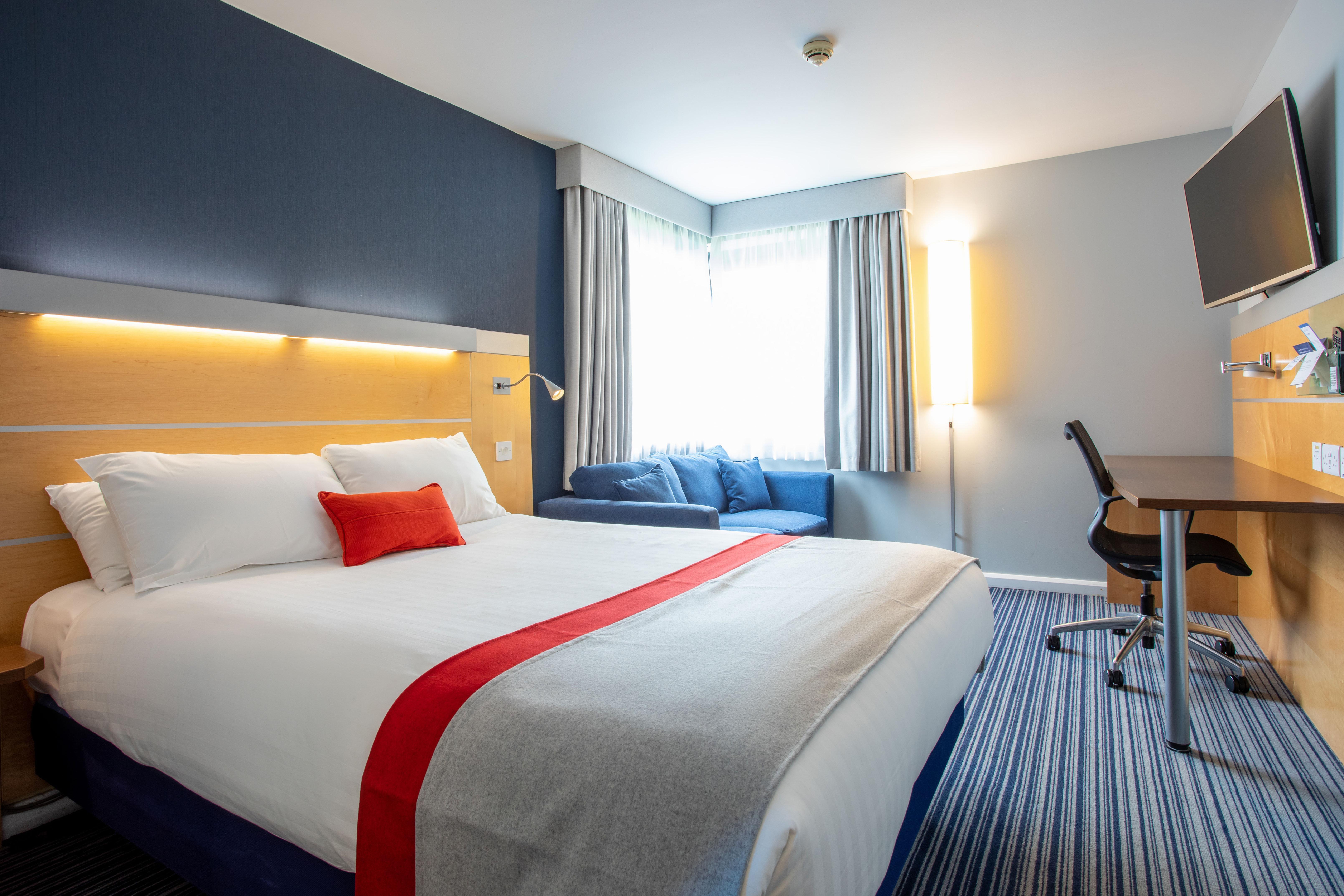 Holiday Inn Express Dunfermline By Ihg Exterior foto