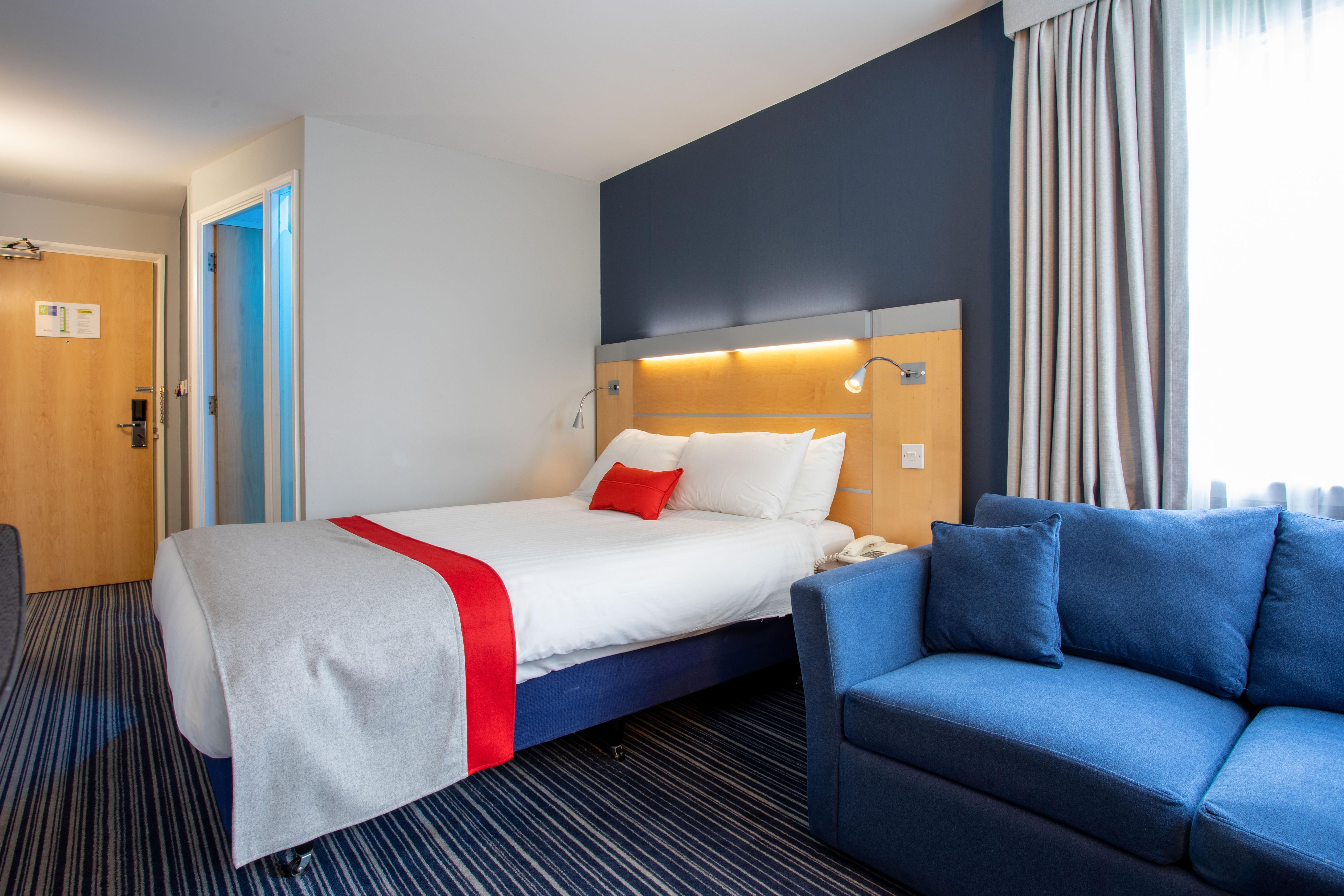 Holiday Inn Express Dunfermline By Ihg Exterior foto