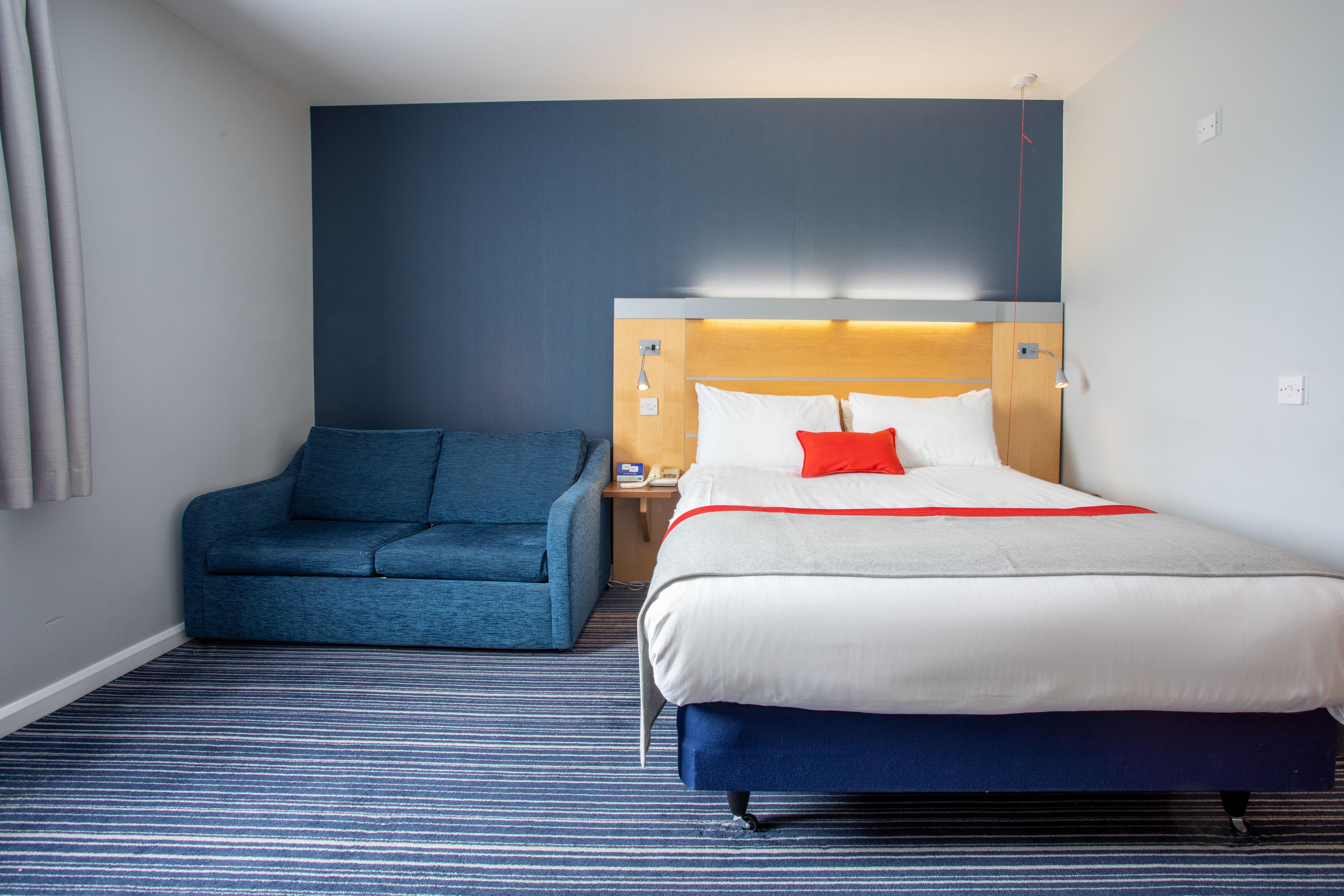 Holiday Inn Express Dunfermline By Ihg Exterior foto