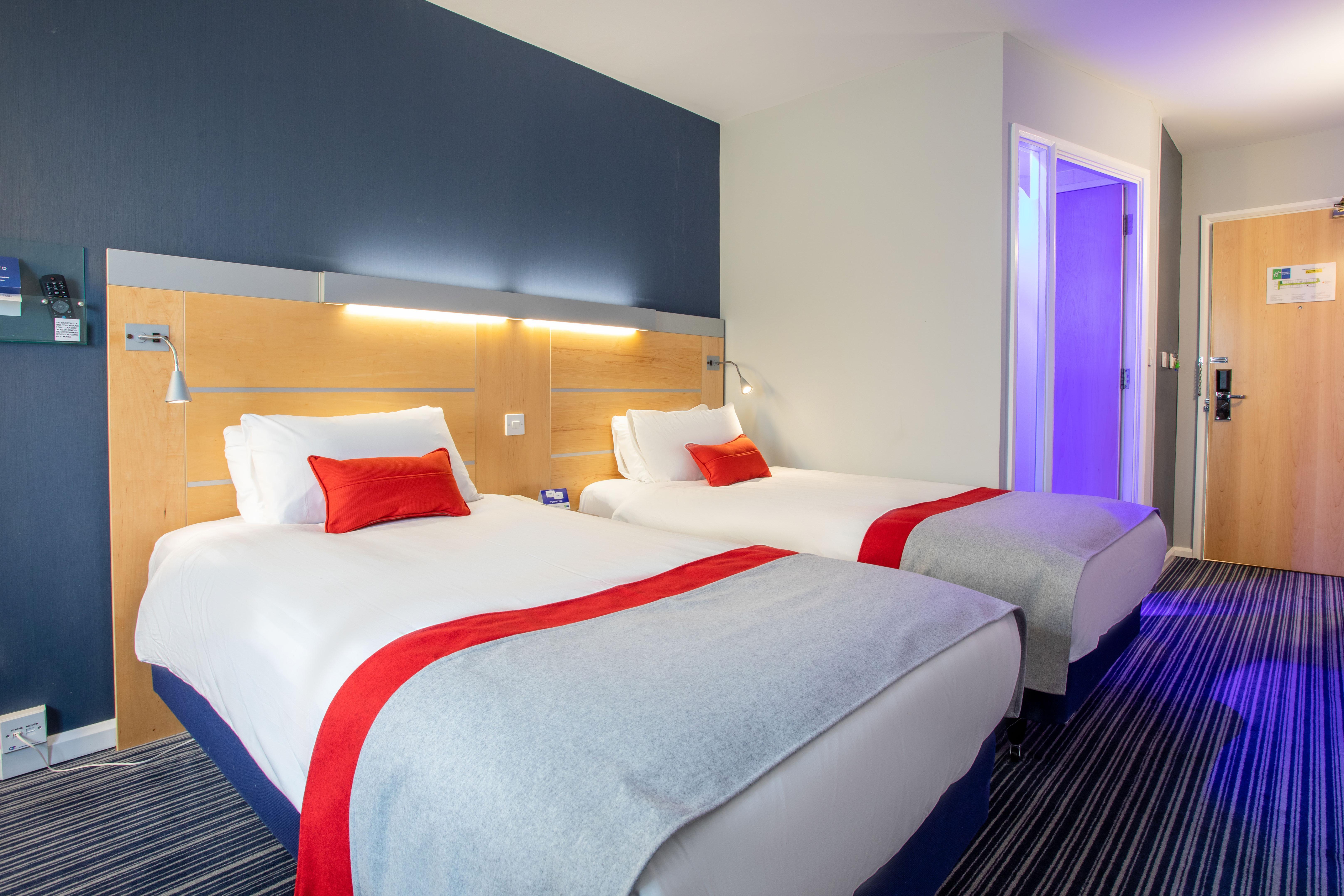 Holiday Inn Express Dunfermline By Ihg Exterior foto