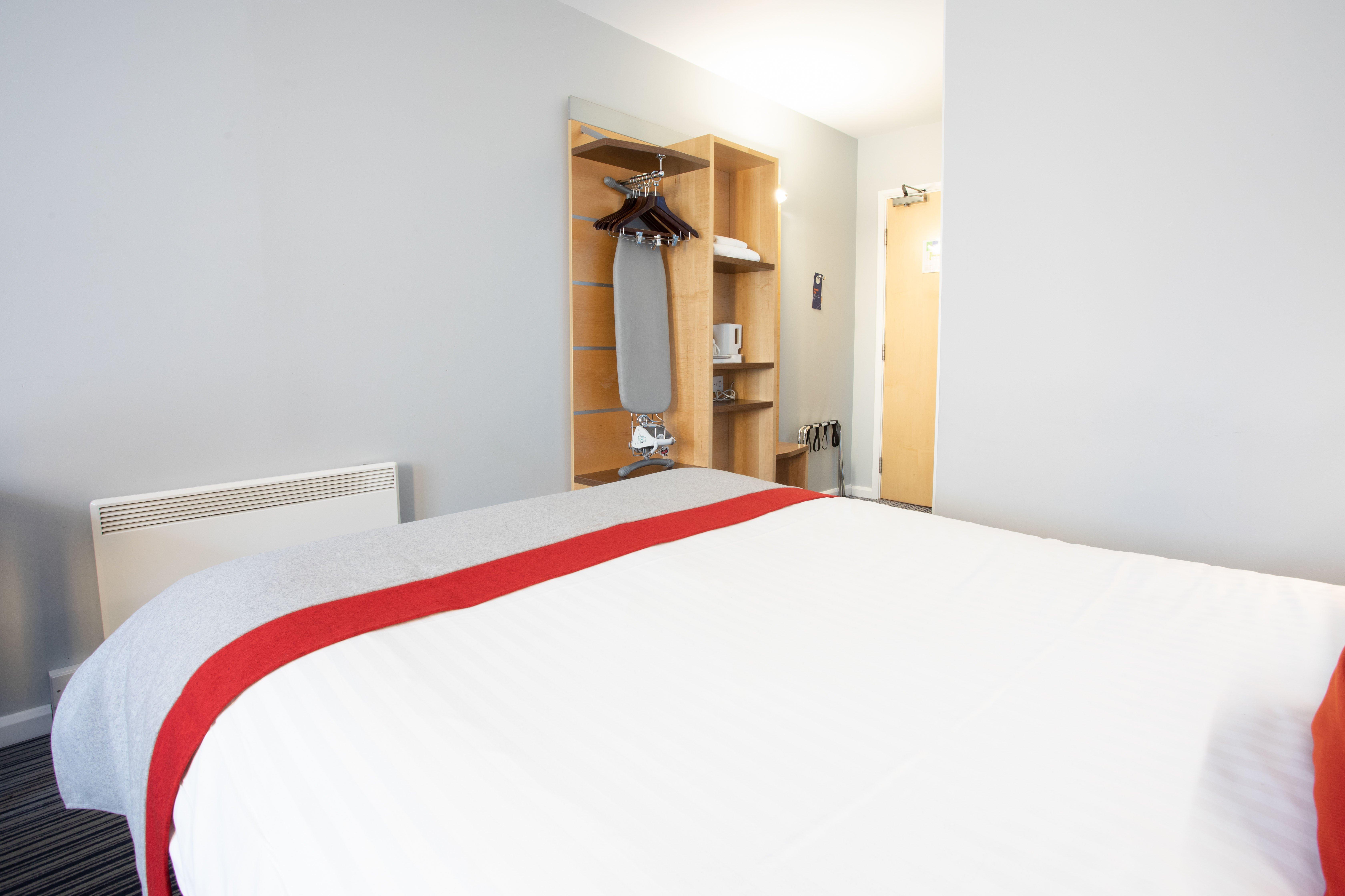 Holiday Inn Express Dunfermline By Ihg Exterior foto