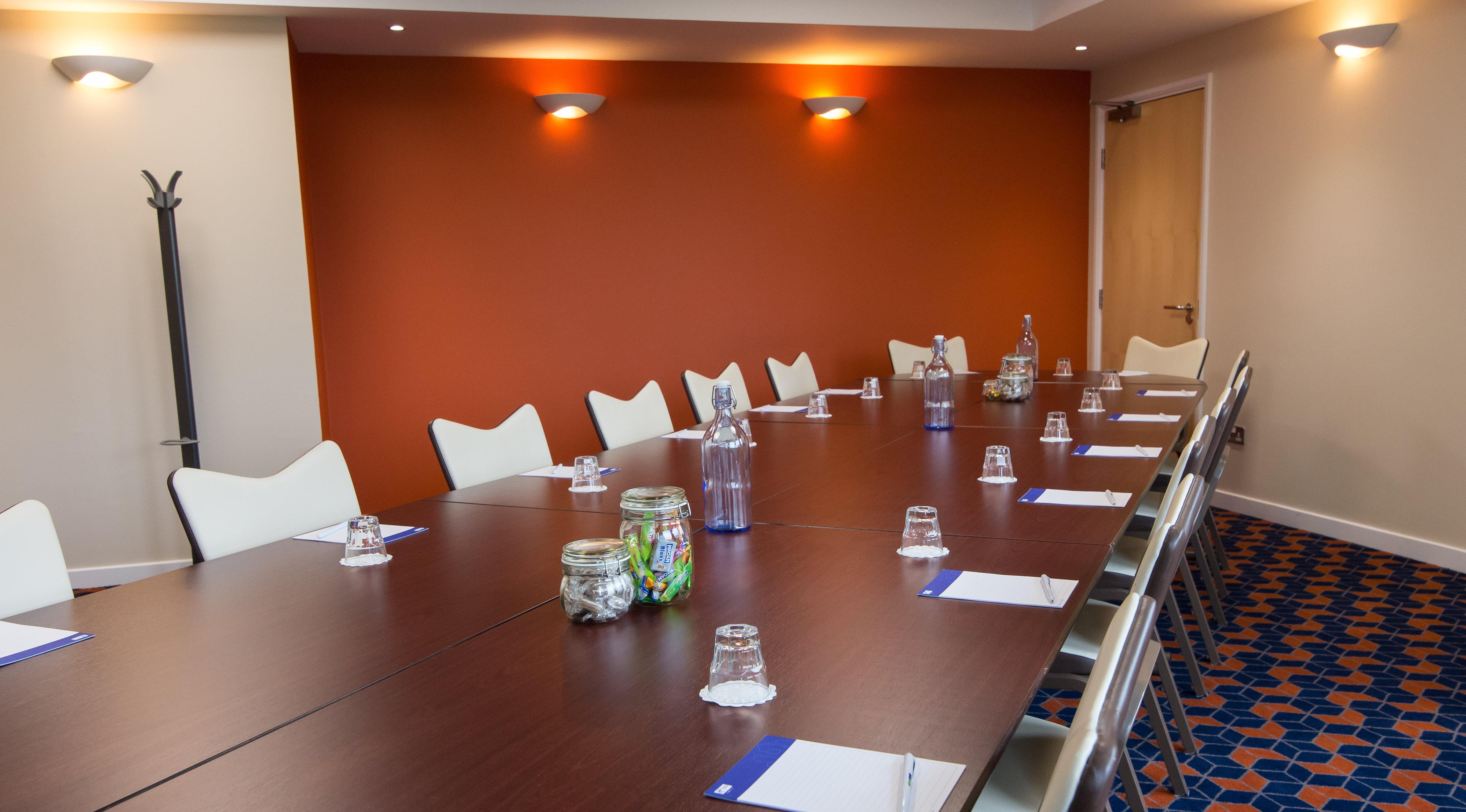 Holiday Inn Express Dunfermline By Ihg Exterior foto