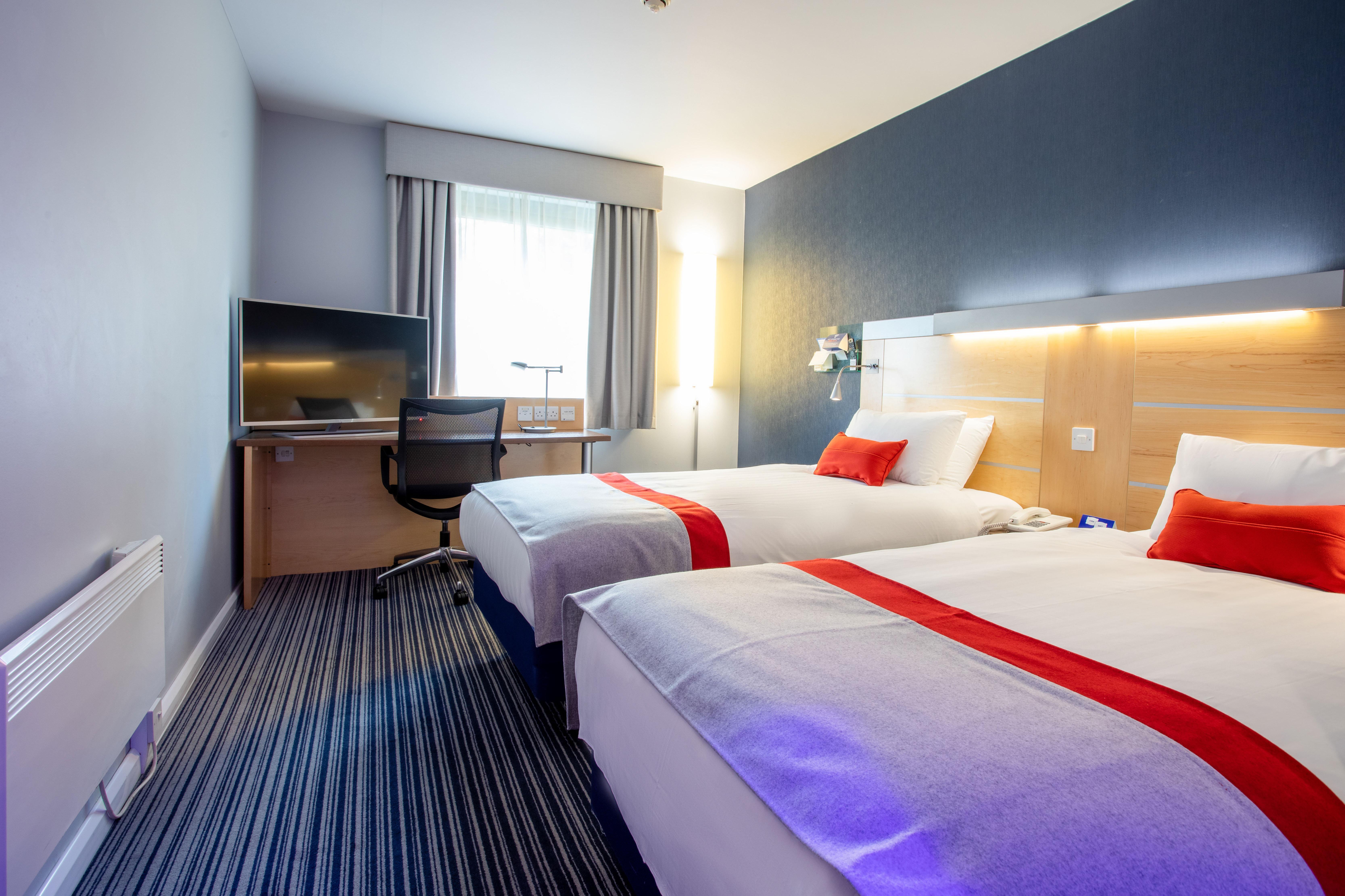 Holiday Inn Express Dunfermline By Ihg Exterior foto