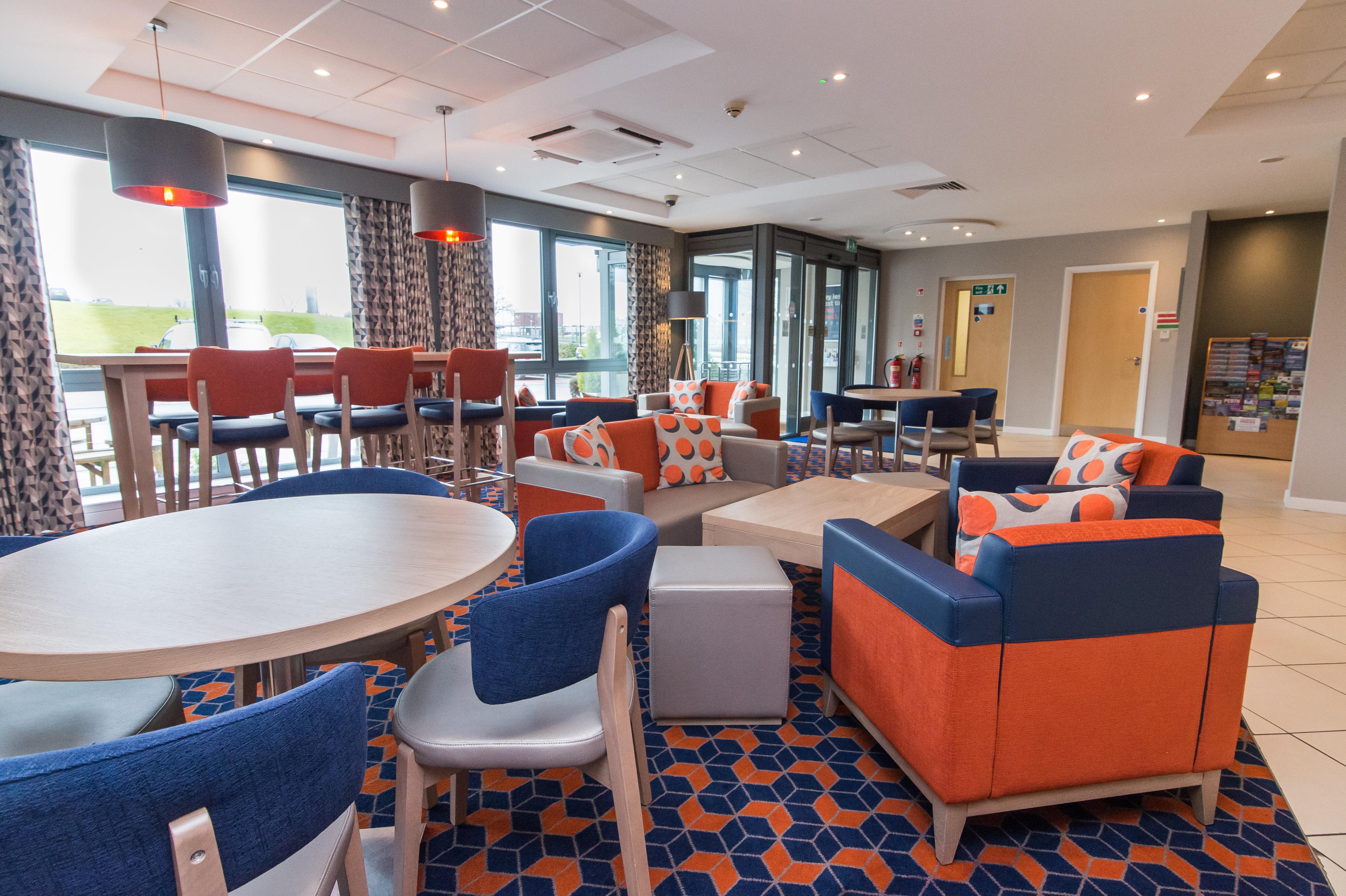 Holiday Inn Express Dunfermline By Ihg Exterior foto