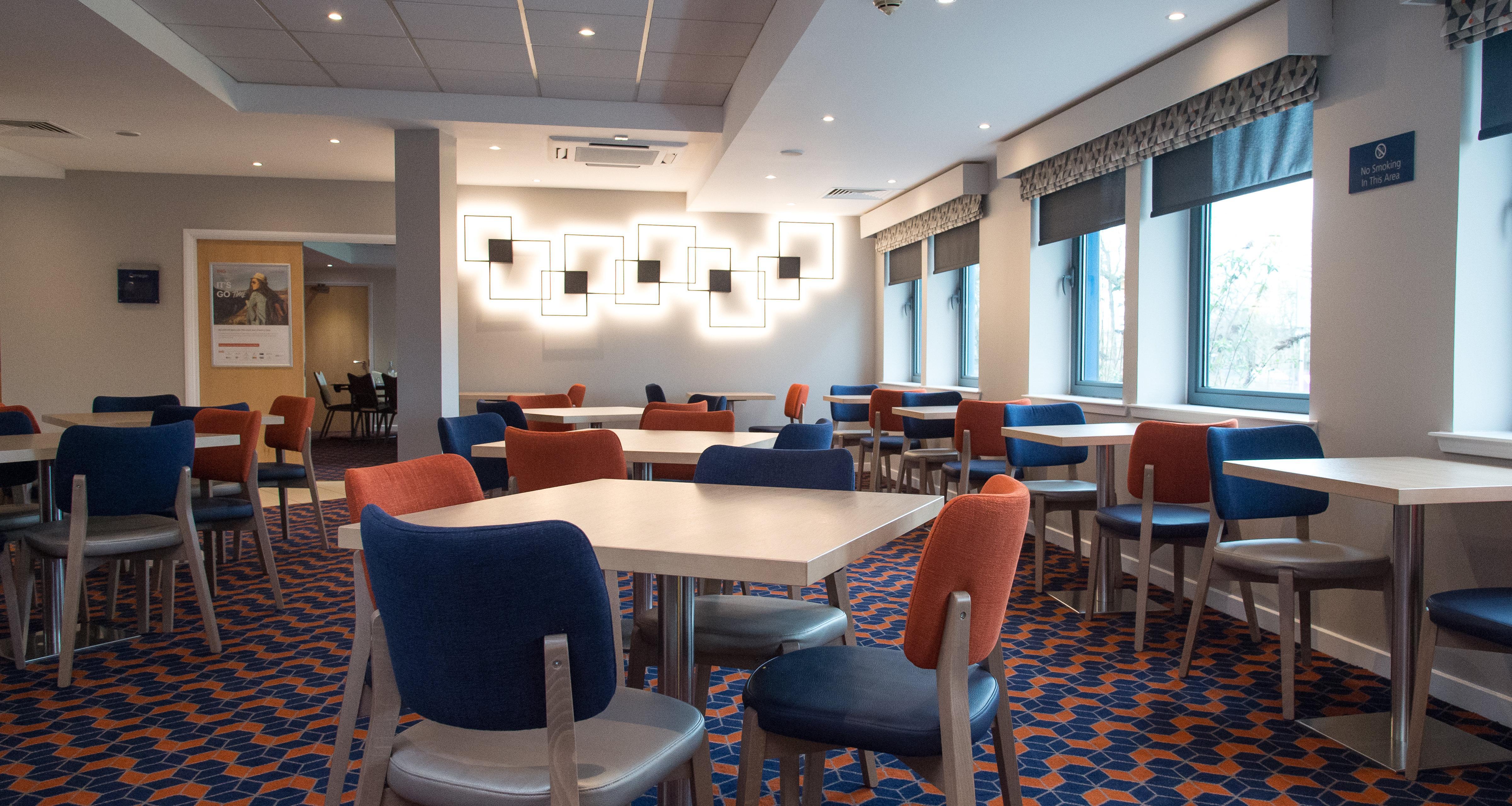 Holiday Inn Express Dunfermline By Ihg Exterior foto
