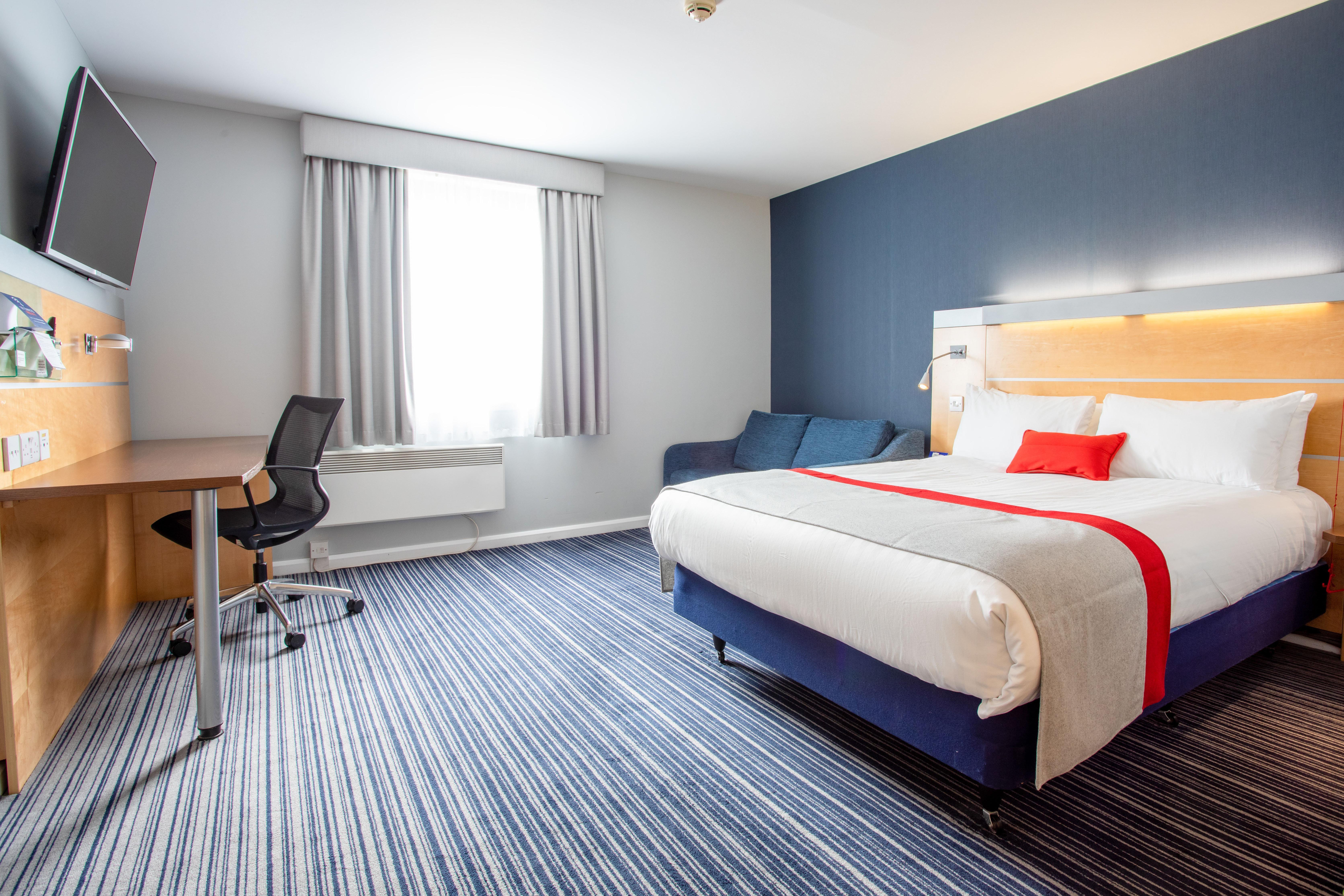 Holiday Inn Express Dunfermline By Ihg Exterior foto