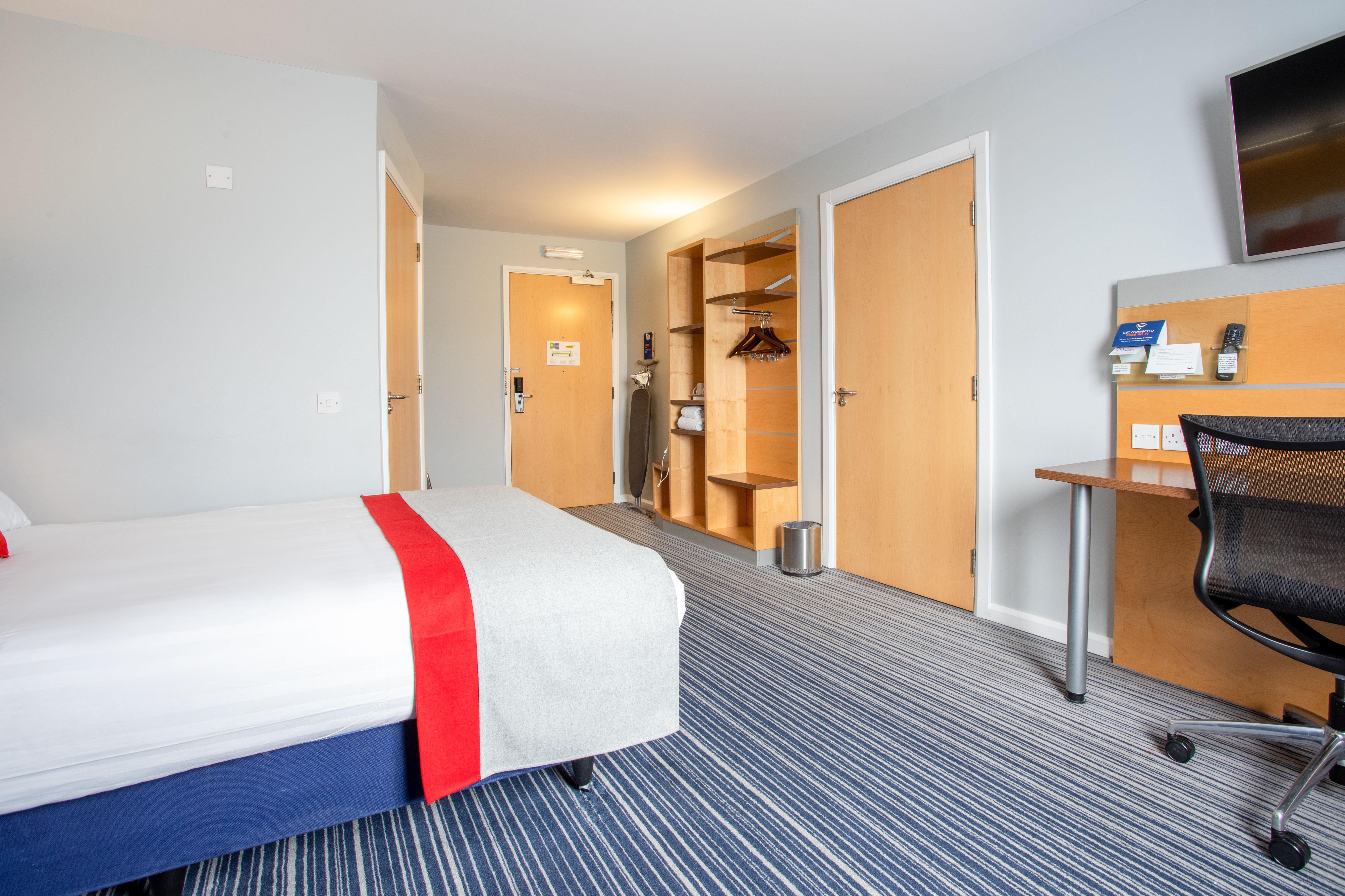 Holiday Inn Express Dunfermline By Ihg Exterior foto