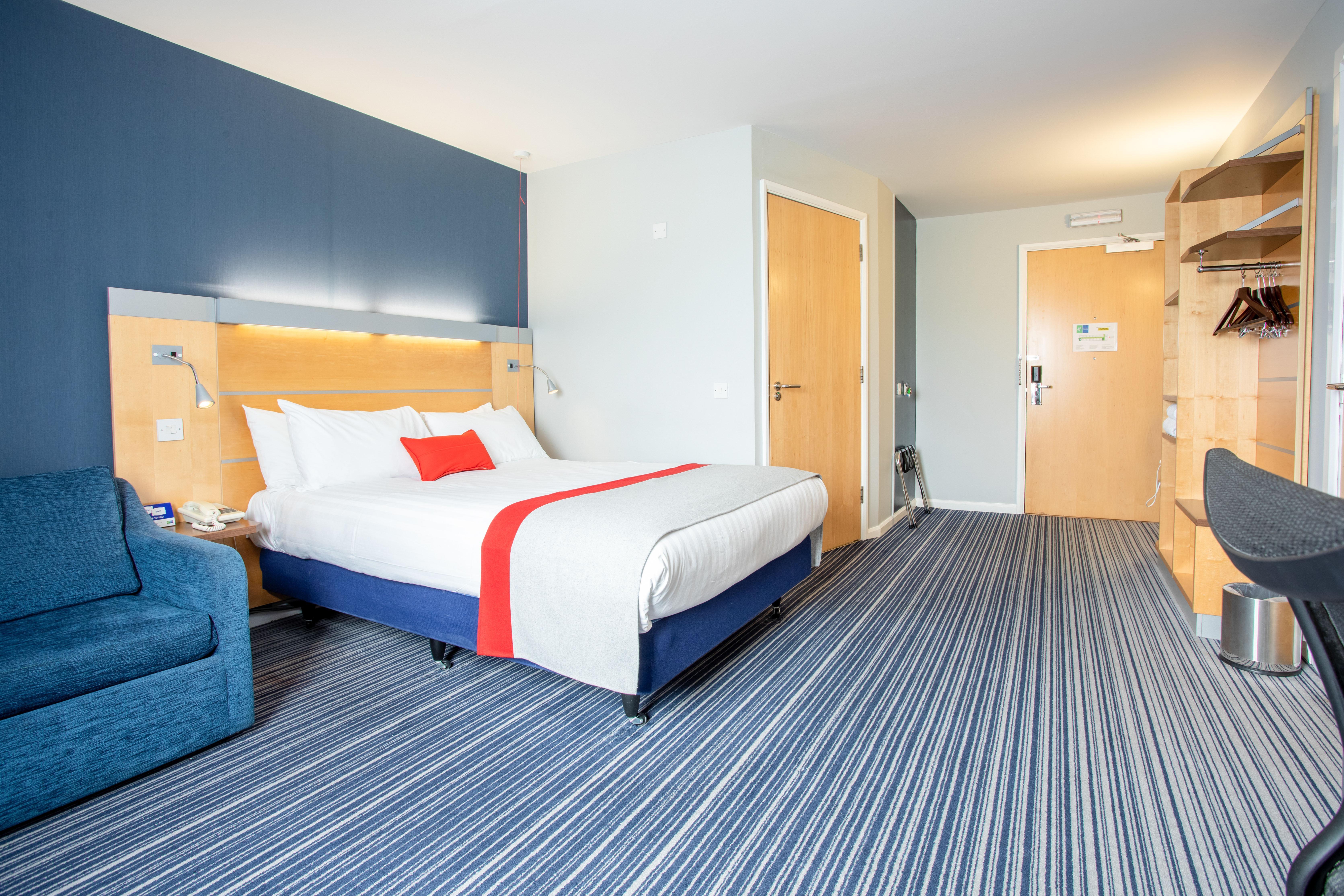 Holiday Inn Express Dunfermline By Ihg Exterior foto