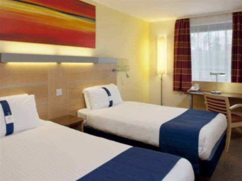 Holiday Inn Express Dunfermline By Ihg Exterior foto