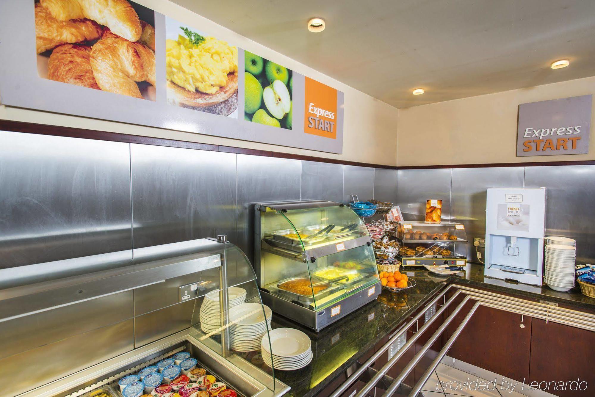 Holiday Inn Express Dunfermline By Ihg Exterior foto