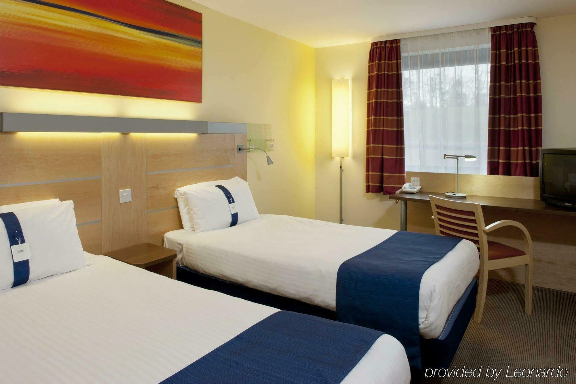 Holiday Inn Express Dunfermline By Ihg Exterior foto