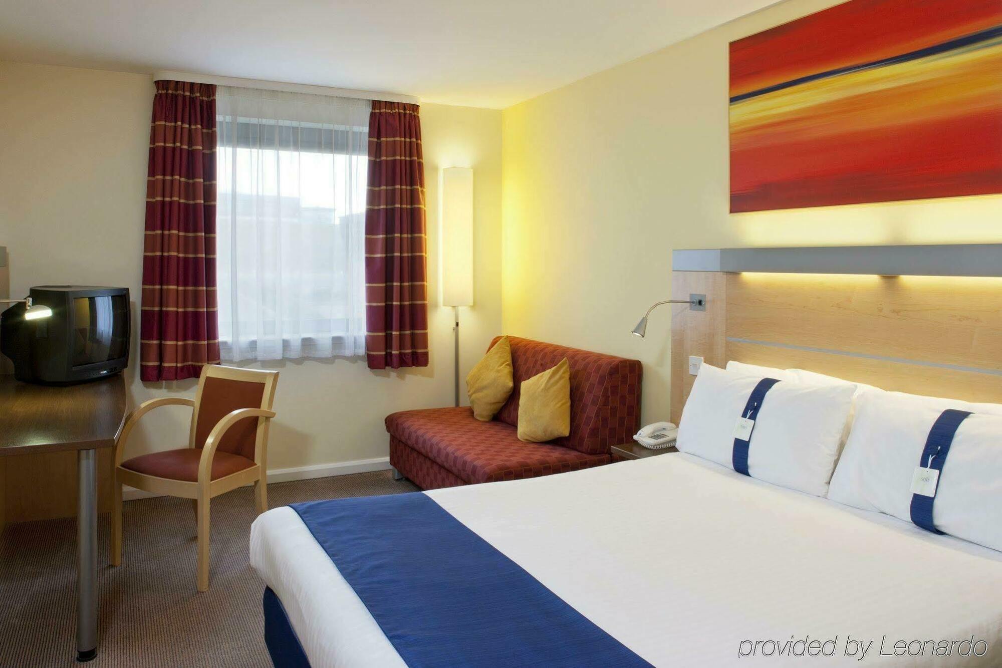 Holiday Inn Express Dunfermline By Ihg Exterior foto